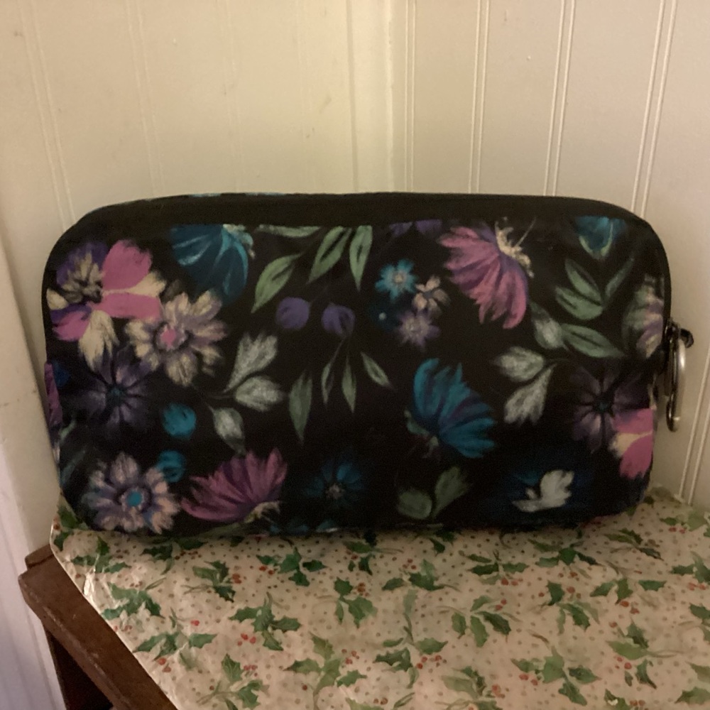 LUG Folding Travel Accessory, "Bloom Black"